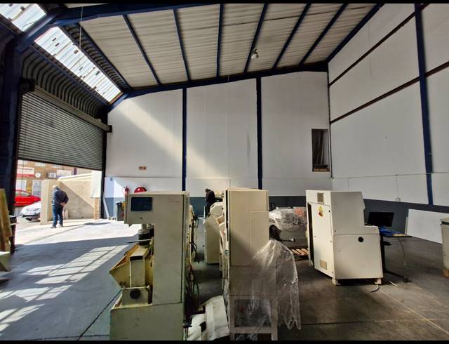 239M² WAREHOUSE TO LET IN JET PARK